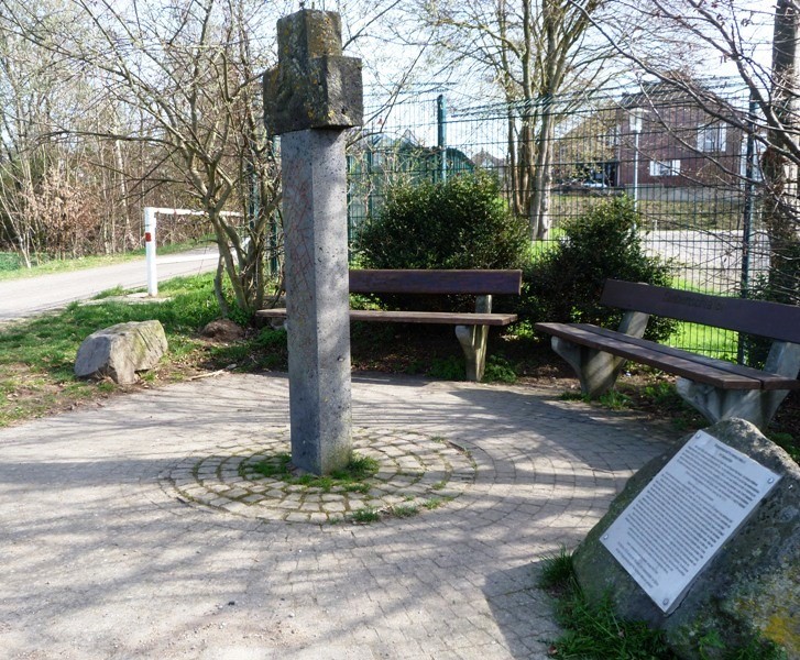 Siebenschläfer-Denkmal bei Heimbach-Weis