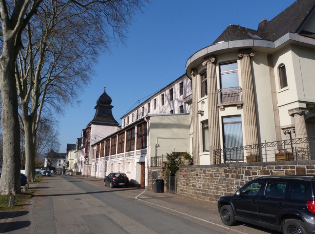 August-Bungert-Allee in Leutesdorf