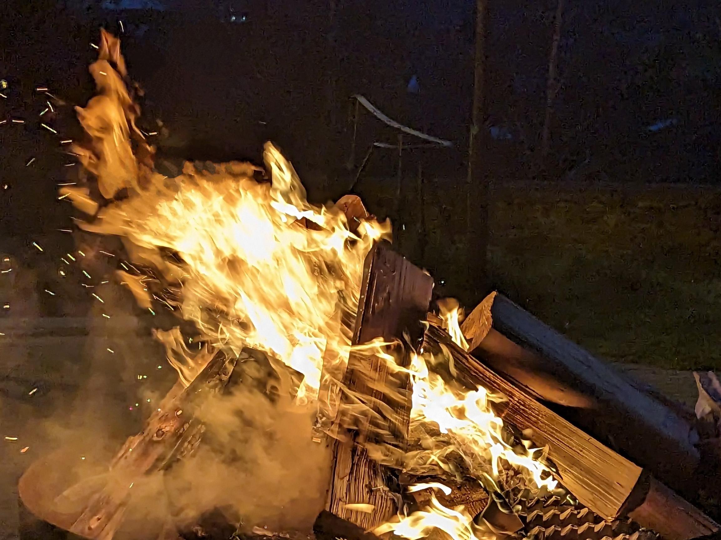 'Folge deiner Sehnsucht' (Osterfeuer in Rheinbrohl 2023)